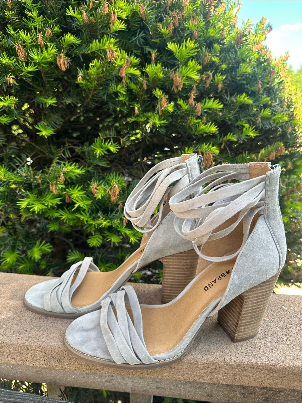 Lucky Brand Light Gray Suede Ankle Strappy Block Heel Sandals